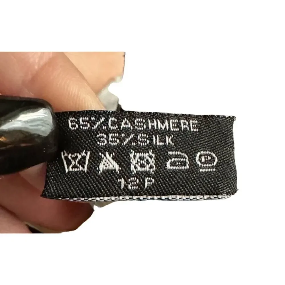 Copied - Cashmere & Silk reversible oversized Chanel logo scarf/wrap  A - Picture 4 of 4